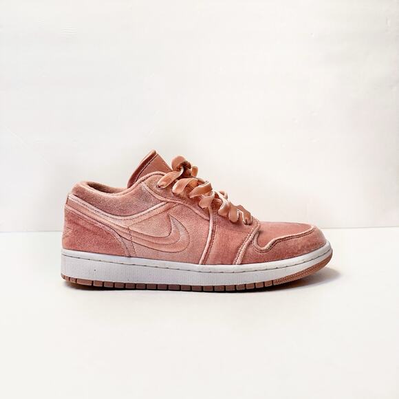 Nike Air Jordan 1 Low SE Pink Velvet DQ8396-600 Women's Size 8.5 - Picture 1 of 11